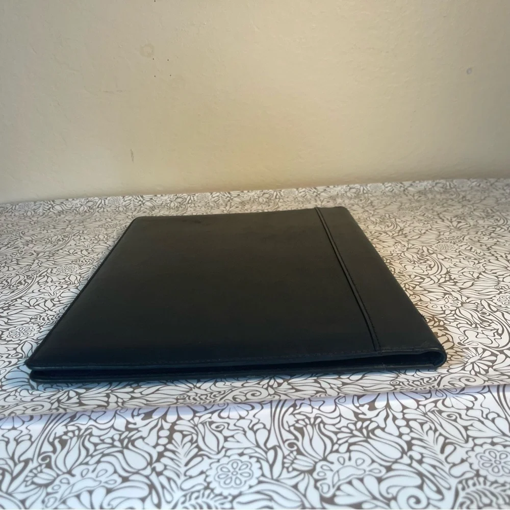 Buxton Velvet Touch Cowhide Exterior Folder